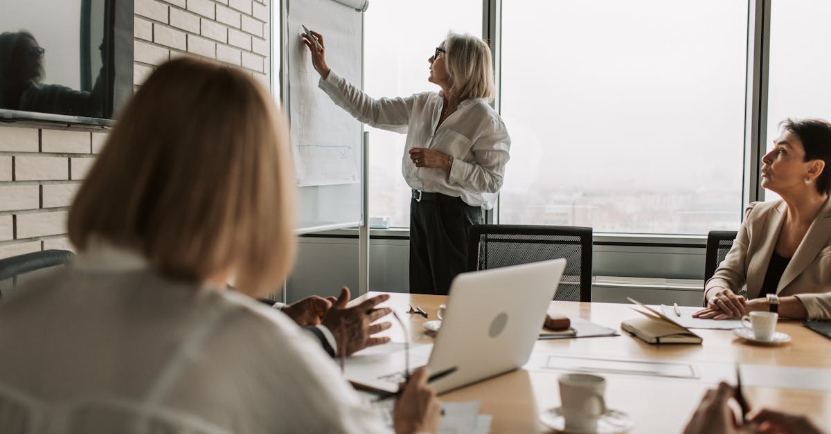 宝塔实名账号：石首炒股开户平台